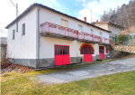 Small Piedmontese farmhouse with vegetable garden and large storage rooms