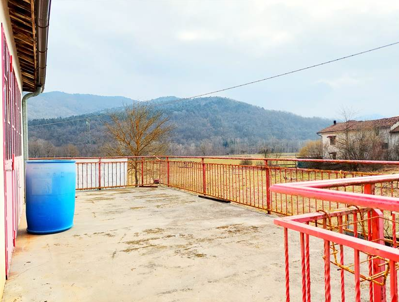 Small Piedmontese farmhouse with vegetable garden and large storage rooms