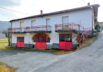 Small Piedmontese farmhouse with vegetable garden and large storage rooms