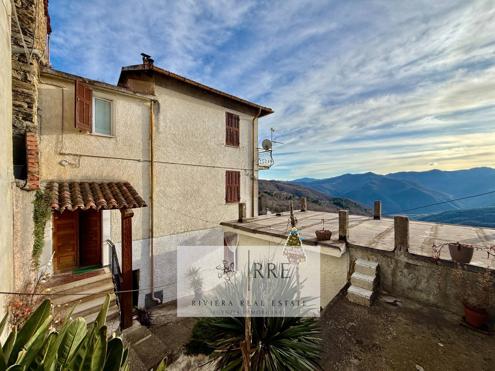 Semi-detached house with breathtaking views for sale in Aquila d’Arroscia