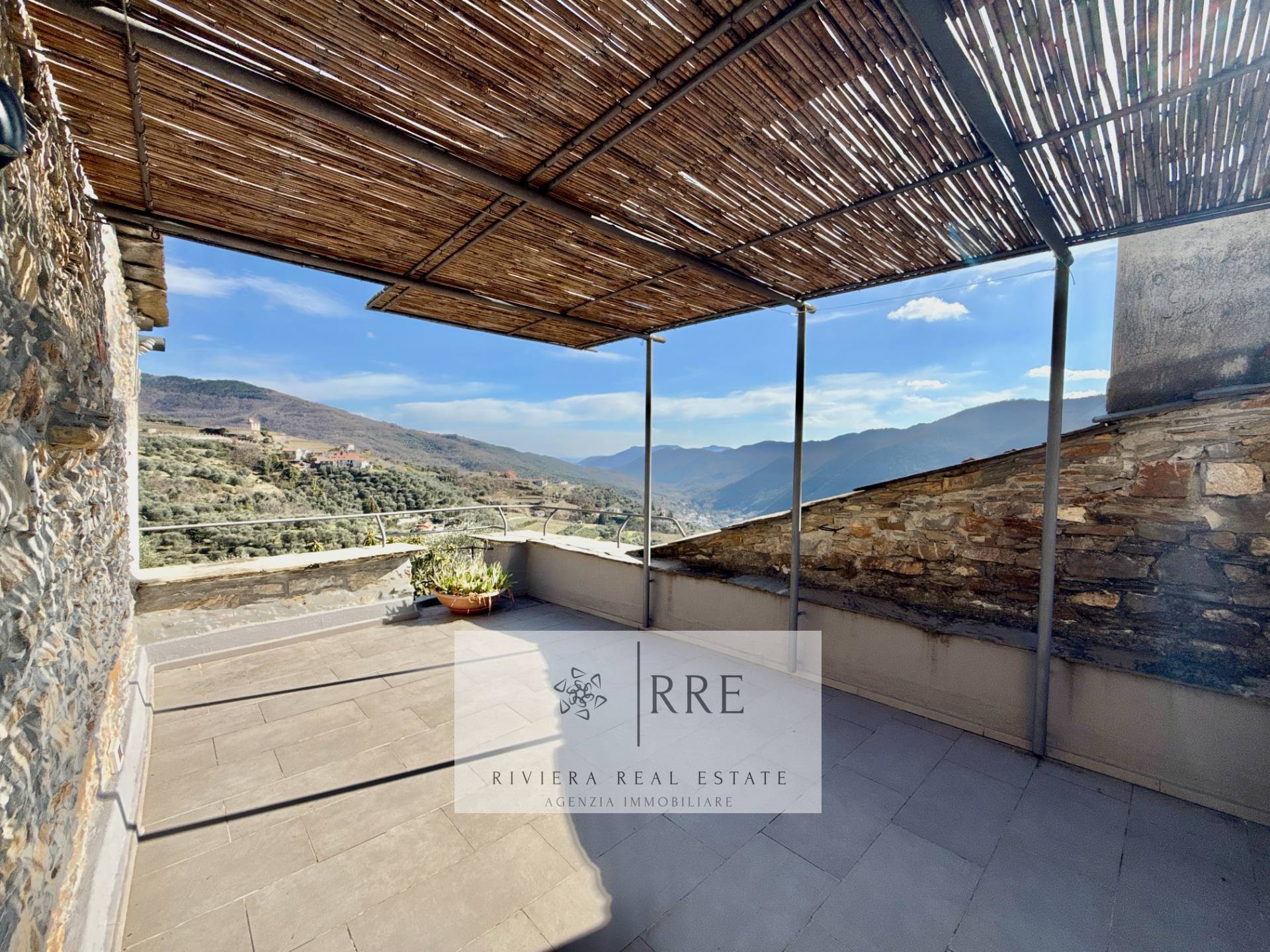 Semi-detached house with terrace overlooking the valley in Aquila d’Arroscia
