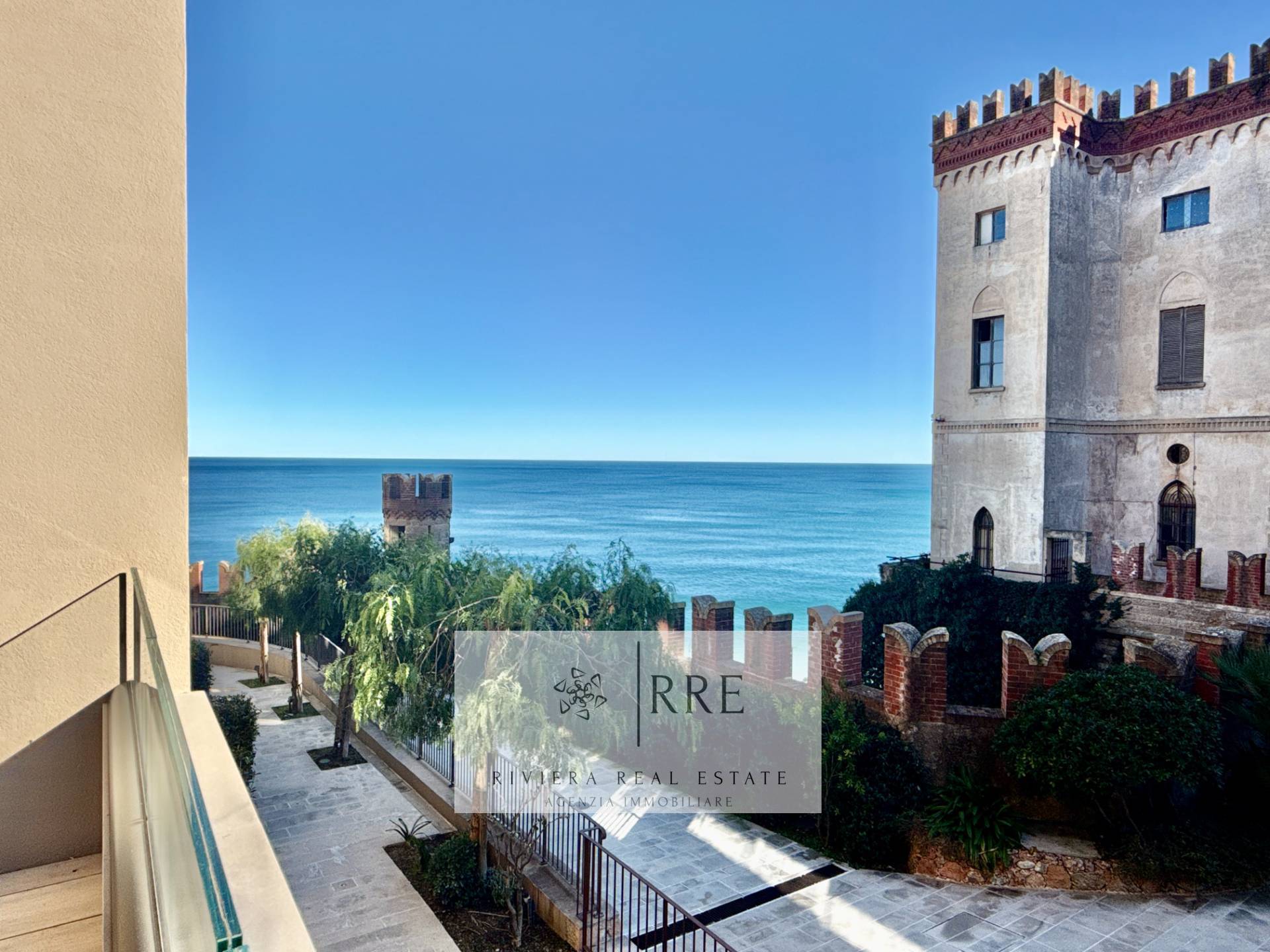 Exclusive two-bedroom flat with sea views and potential for a third bedroom – Residenza Castello Borelli