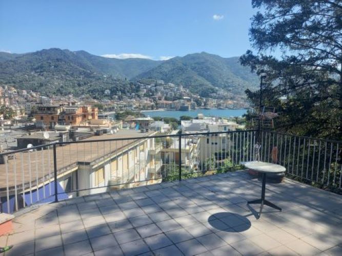 Rif. 1057 Rapallo – Via Vespucci – ATTICO VISTA MARE del Golfo di Rapallo – A due passi dal Porto Turistico e dalle spia