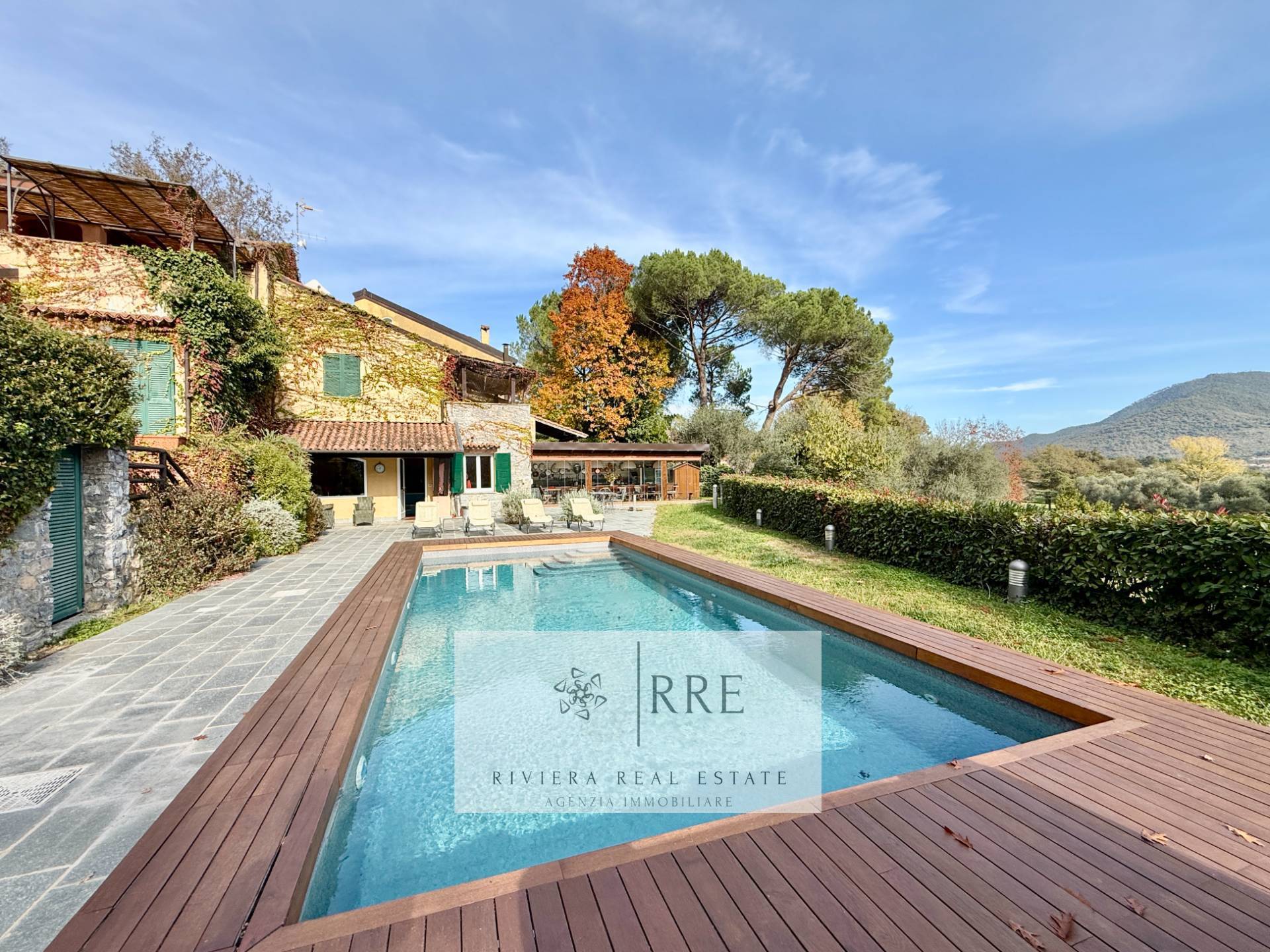 Villa in Golf Club in Garlenda with Swimmingpool