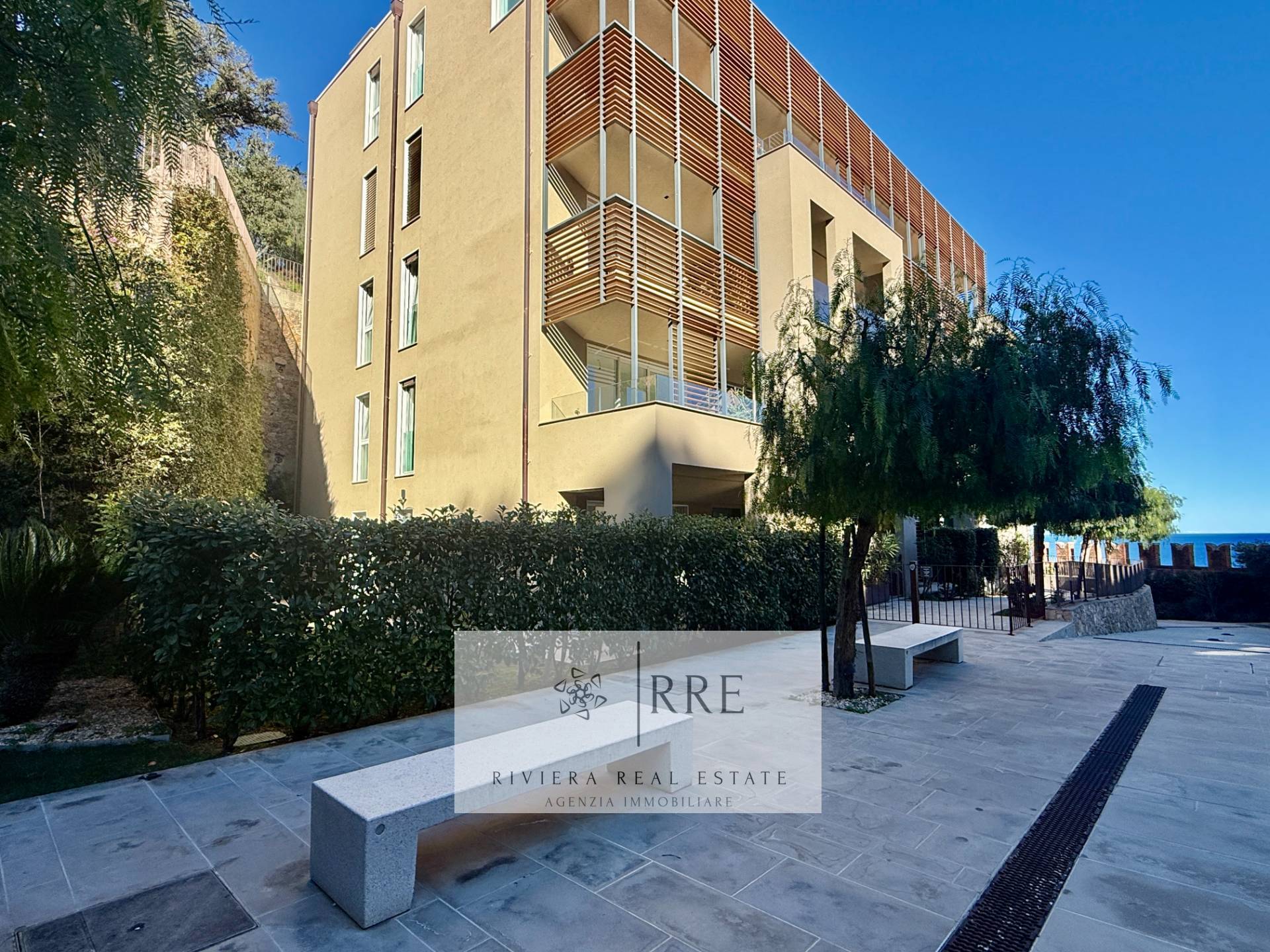 Exclusive two-bedroom flat with sea views and potential for a third bedroom – Residenza Castello Borelli