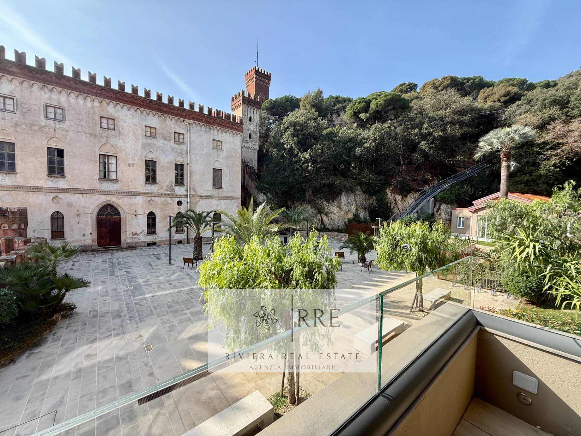 Exclusive two-bedroom flat with sea views and potential for a third bedroom – Residenza Castello Borelli