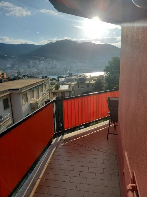 Rif. 1057 Rapallo – Via Vespucci – ATTICO VISTA MARE del Golfo di Rapallo – A due passi dal Porto Turistico e dalle spia