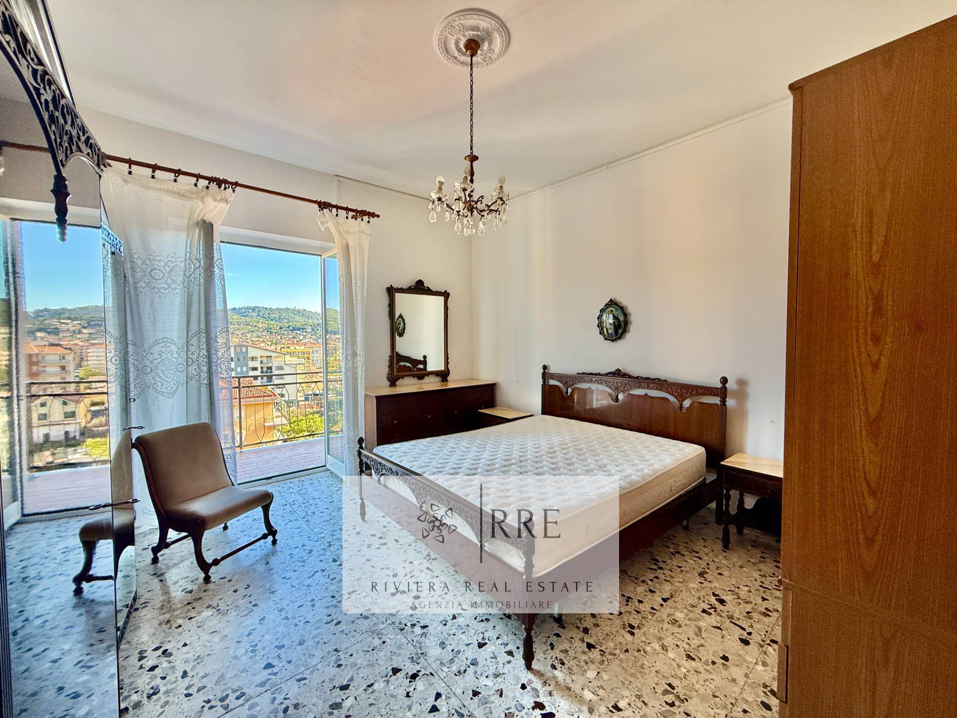 Splendid three-room apartment with a magnificent sea-view in Andora