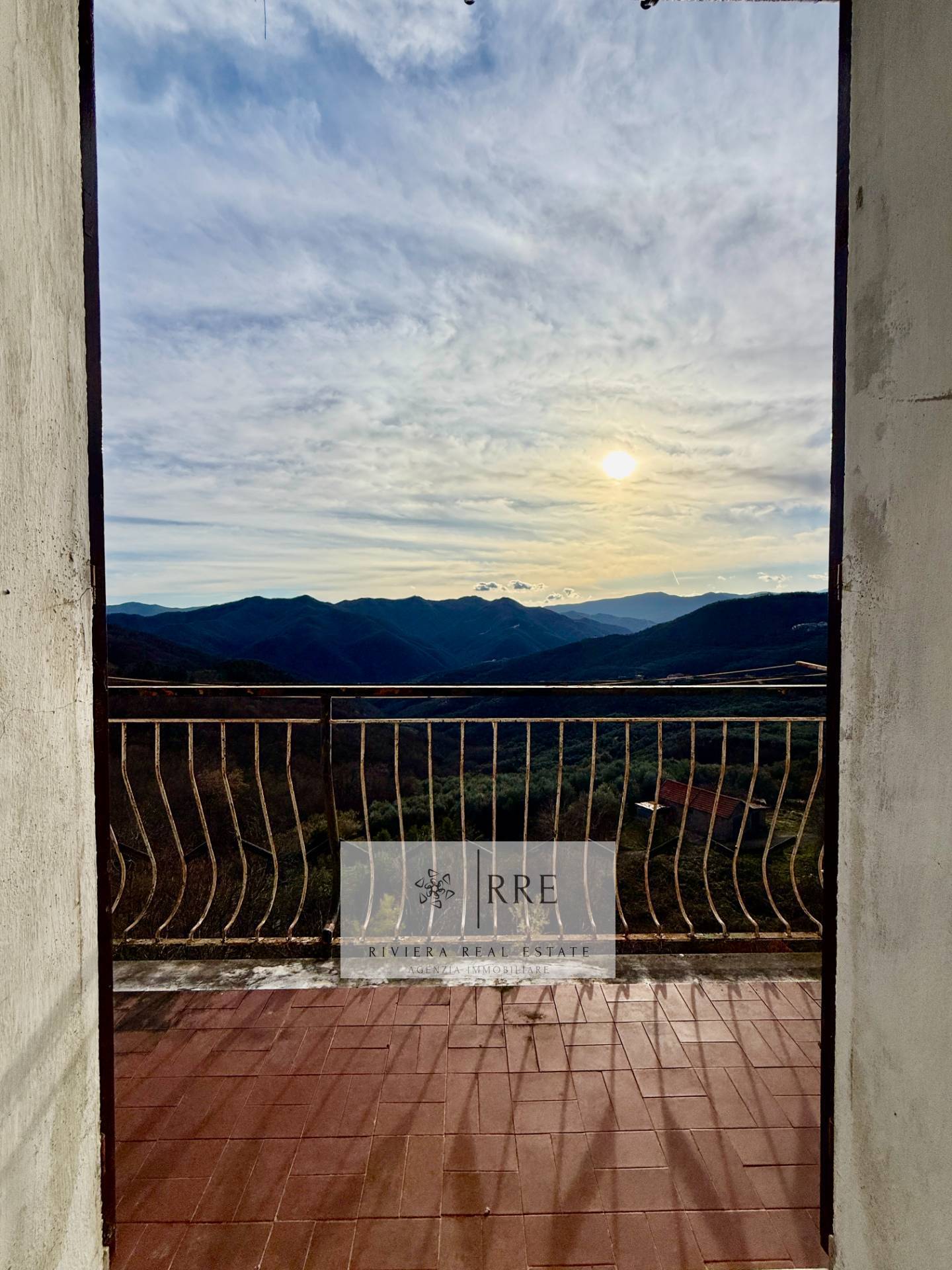 Semi-detached house with breathtaking views for sale in Aquila d’Arroscia