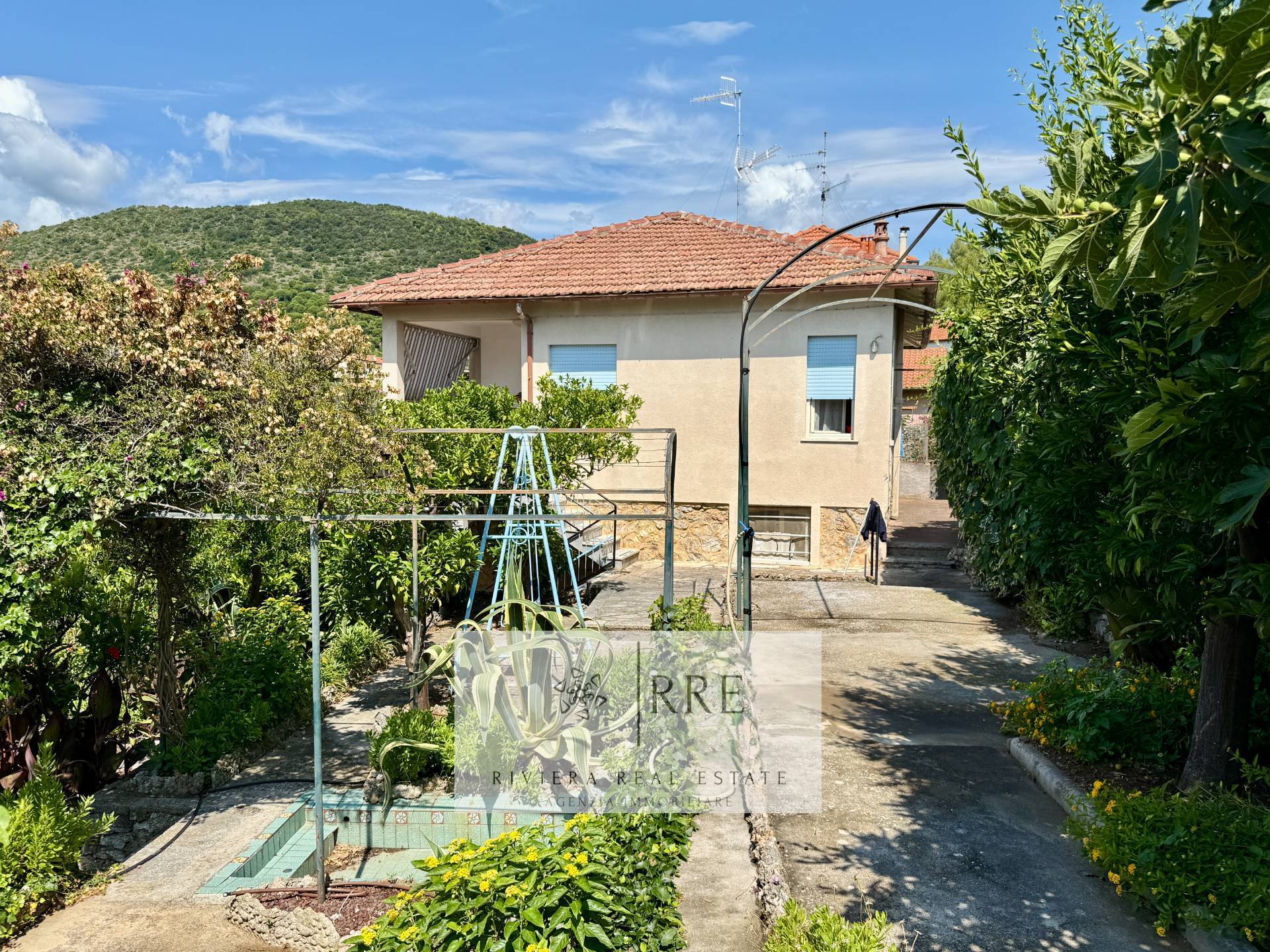 SEMI-DETACHED HOUSE FOR SALE with sea view – Riviera Ligure