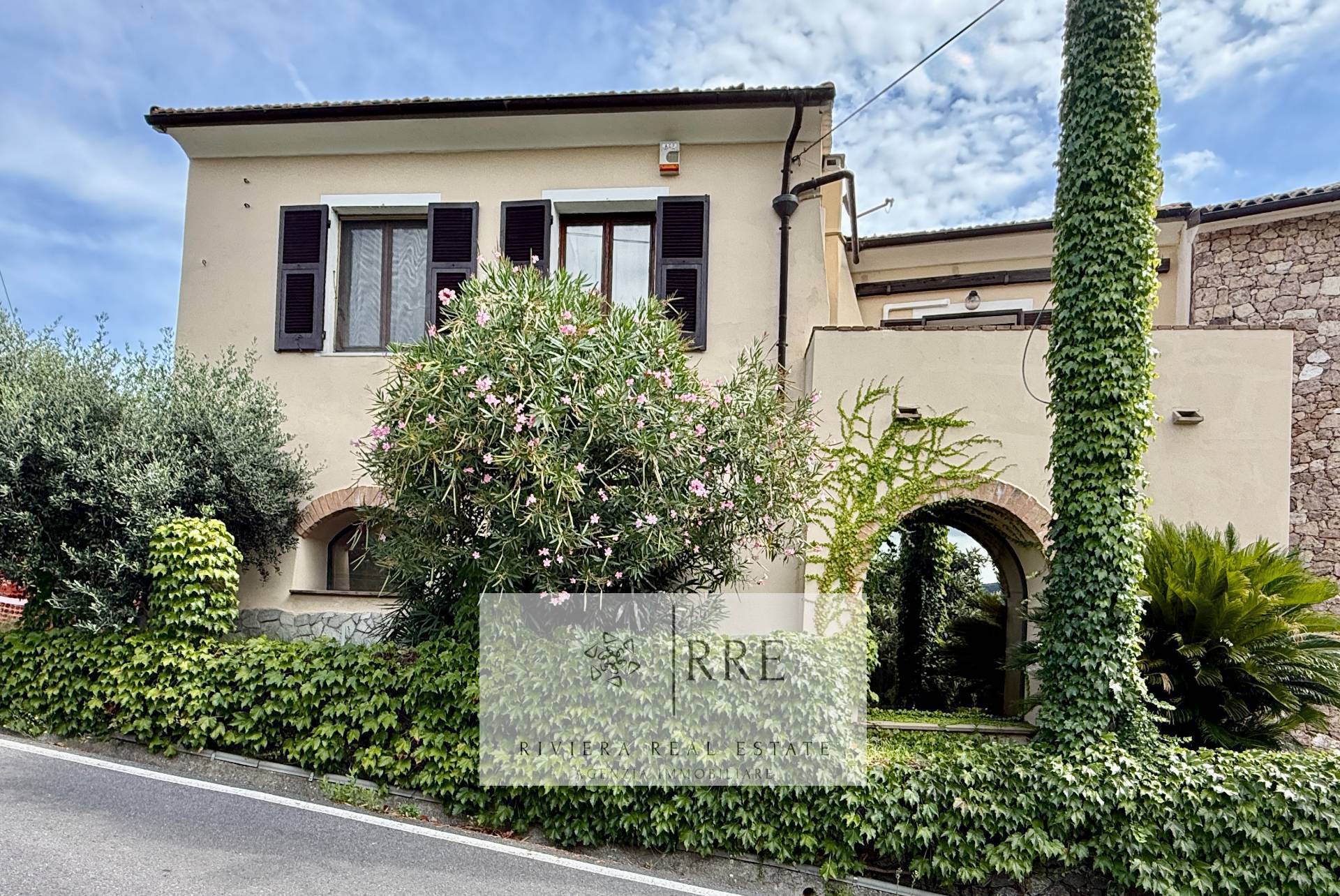 Prestigious historic detached house for sale in Vado