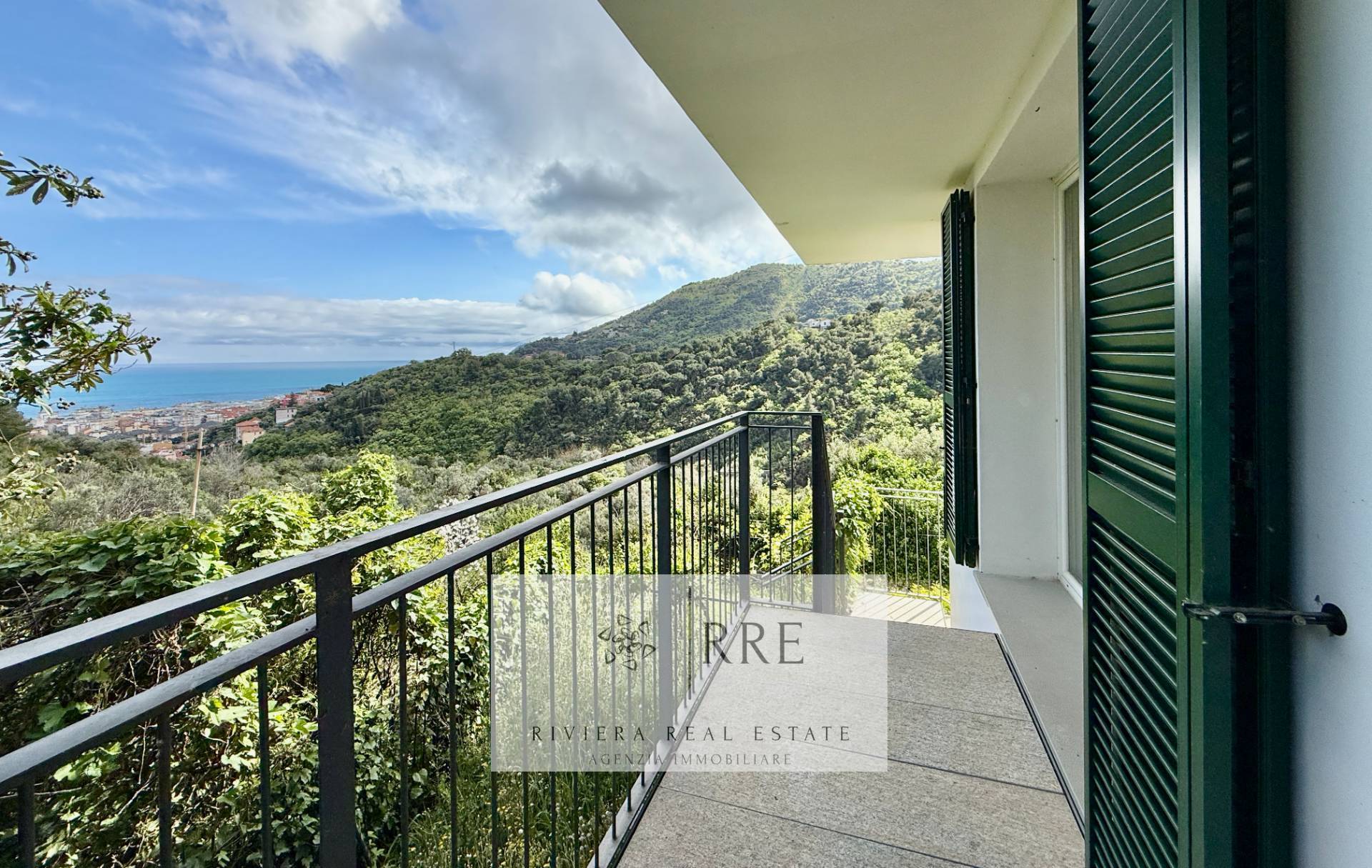 Newly built two-room apartment with sea view for sale in Alassio