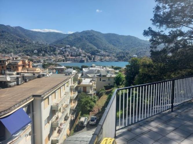 Rif. 1057 Rapallo – Via Vespucci – ATTICO VISTA MARE del Golfo di Rapallo – A due passi dal Porto Turistico e dalle spia