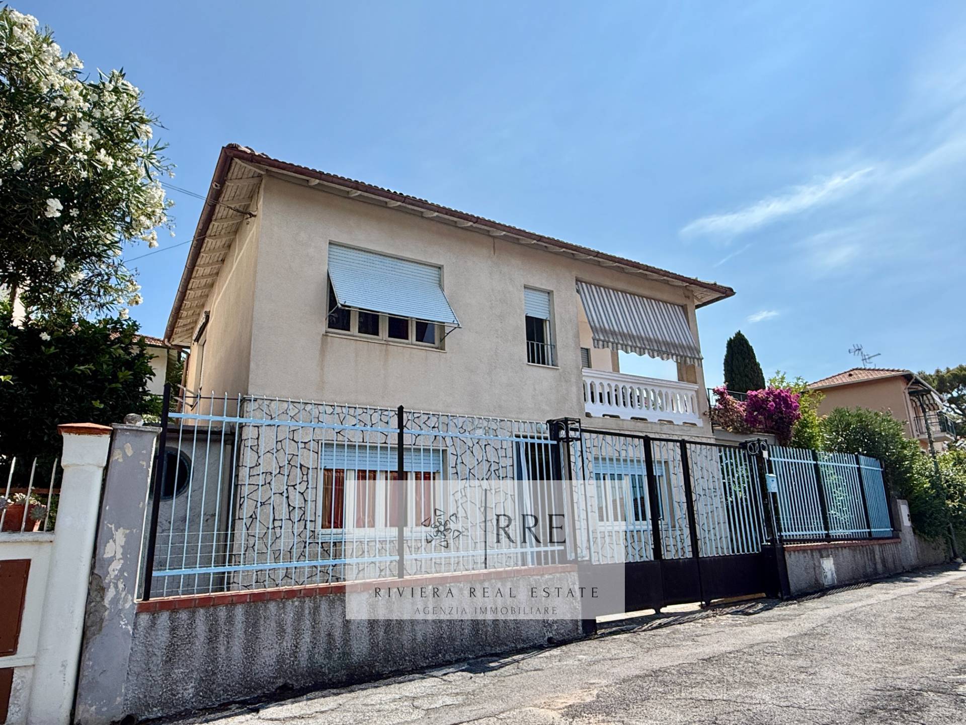 Villa for sale with sea view – Riviera Ligure