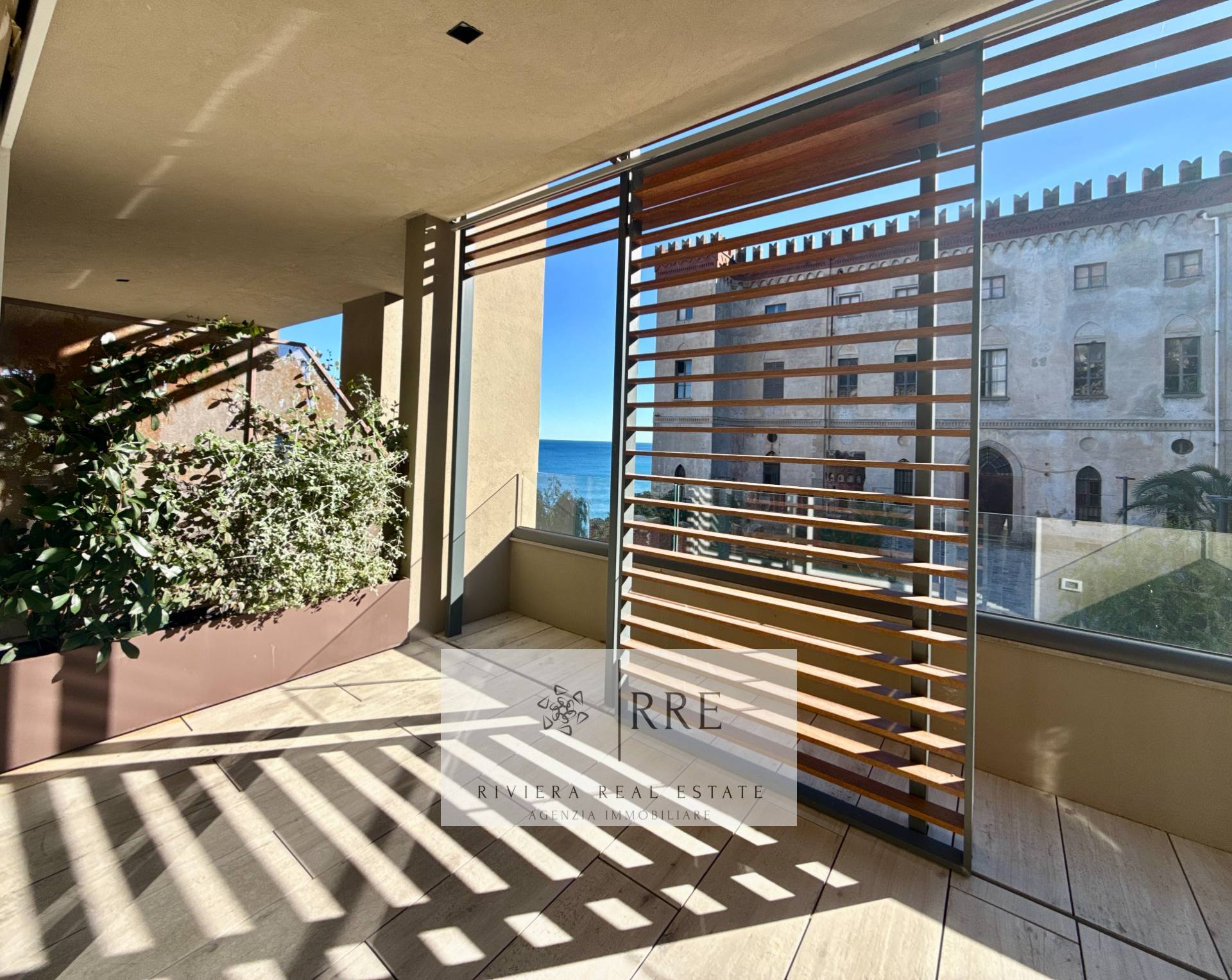 Exclusive two-bedroom flat with sea views and potential for a third bedroom – Residenza Castello Borelli