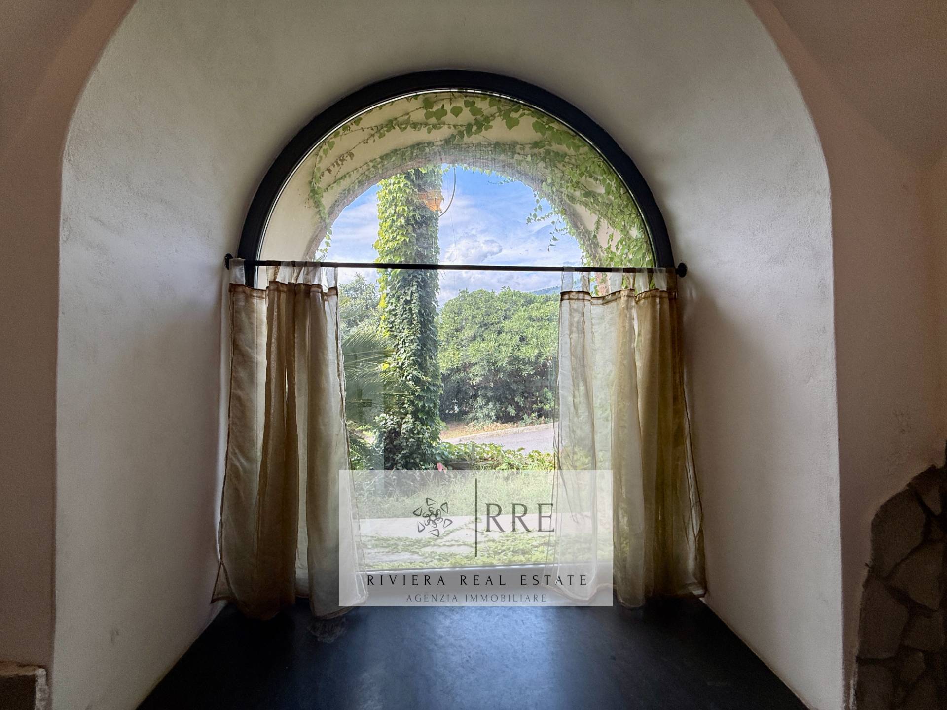 Prestigious historic detached house for sale in Vado