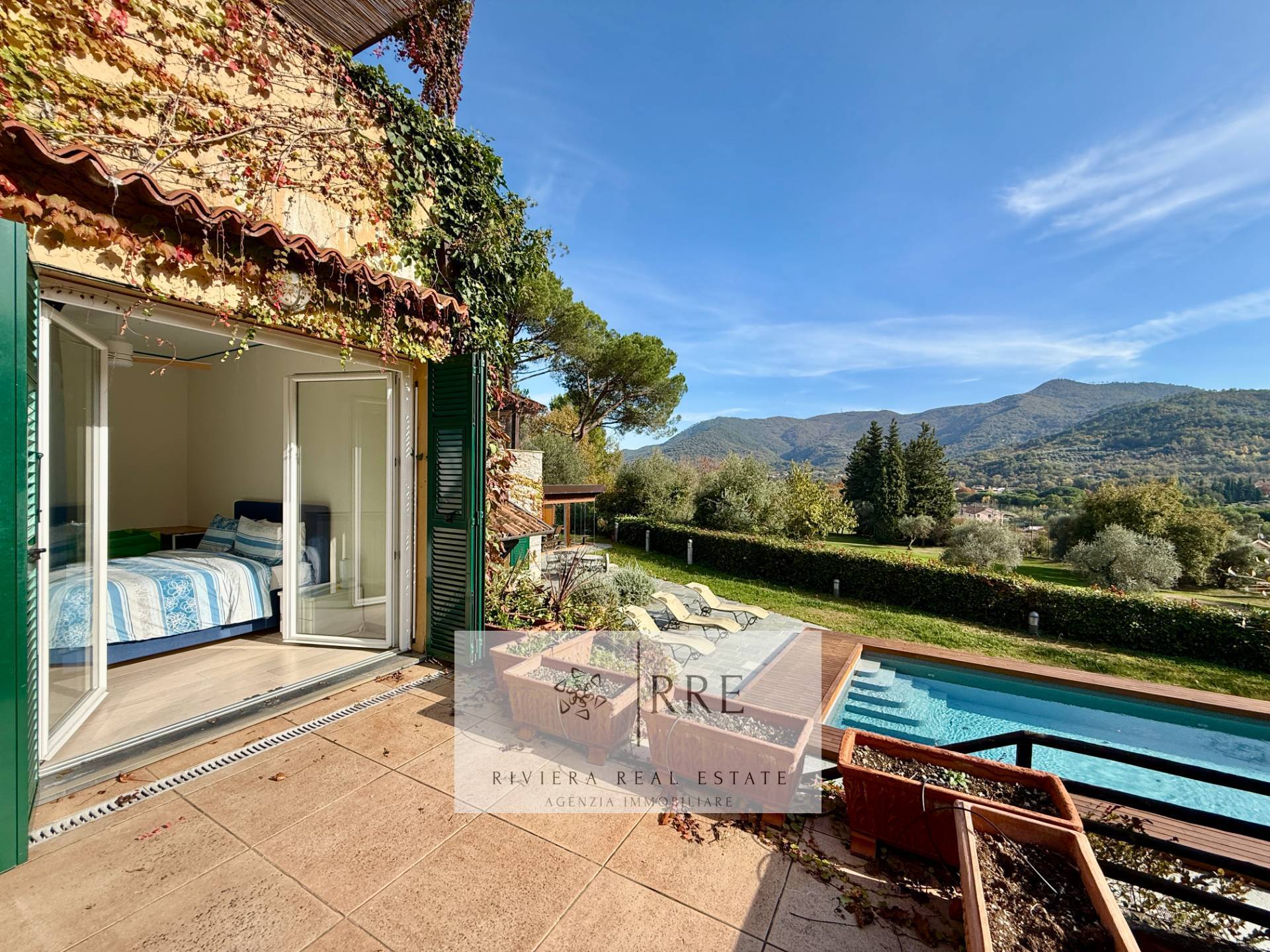 Villa in Golf Club in Garlenda with Swimmingpool