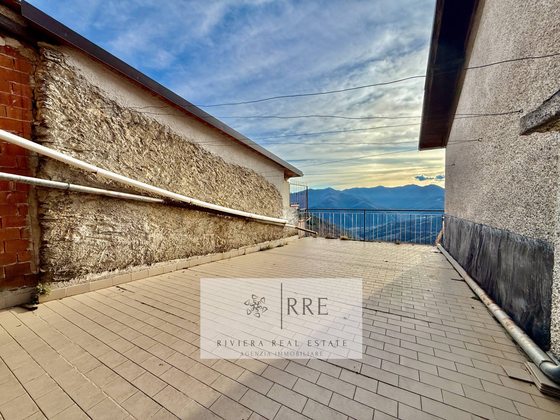 Semi-detached house with breathtaking views for sale in Aquila d’Arroscia