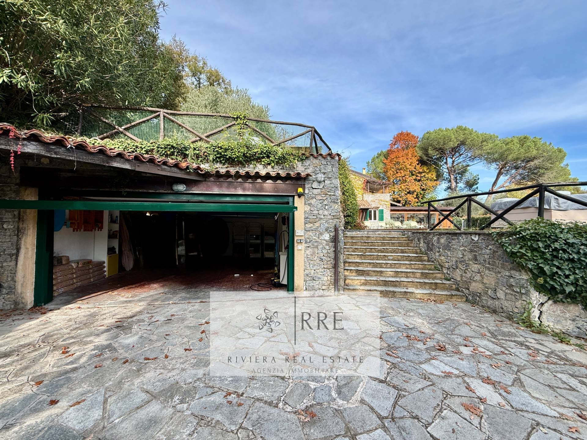 Villa in Golf Club in Garlenda with Swimmingpool