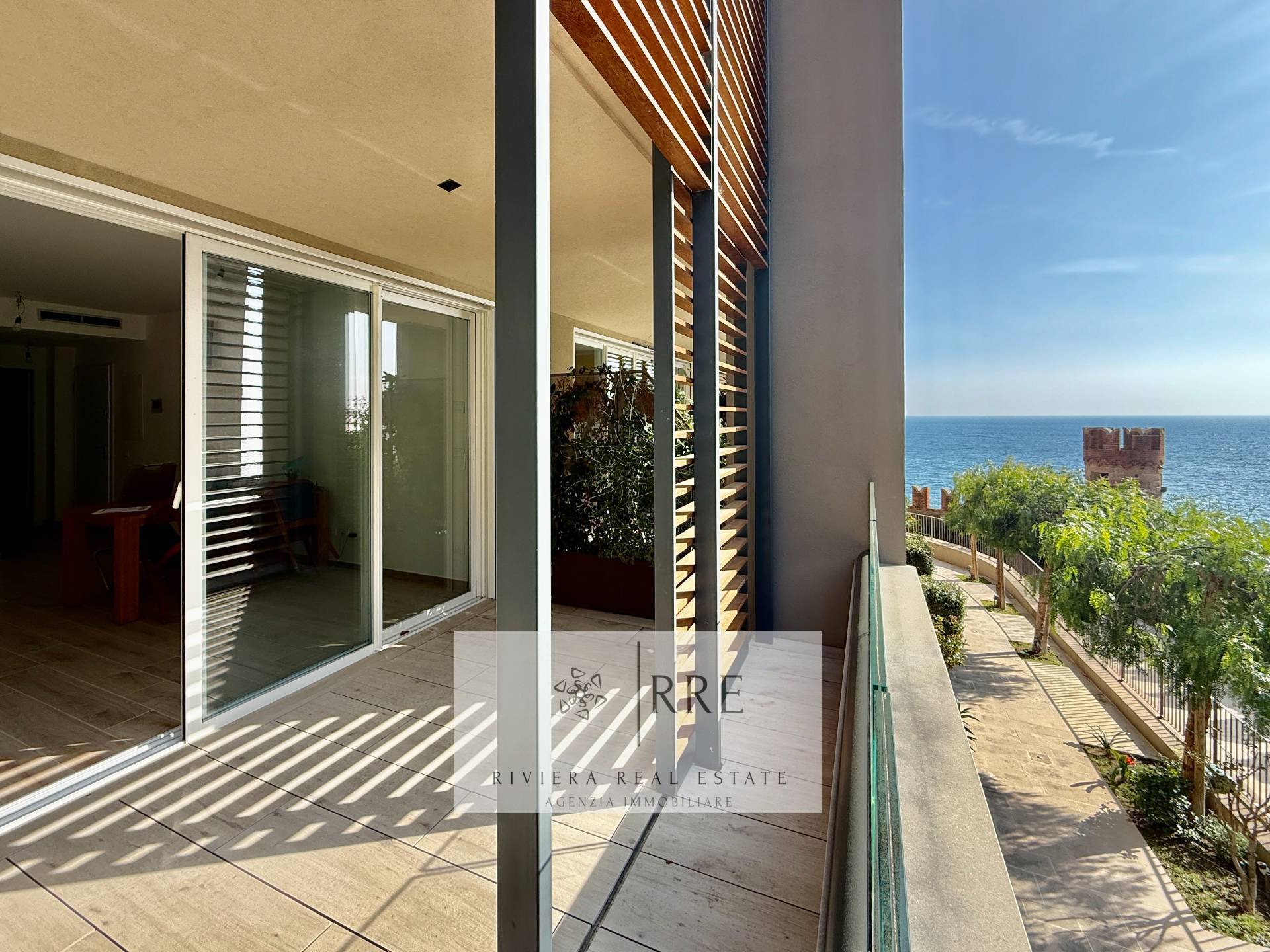 Exclusive two-bedroom flat with sea views and potential for a third bedroom – Residenza Castello Borelli