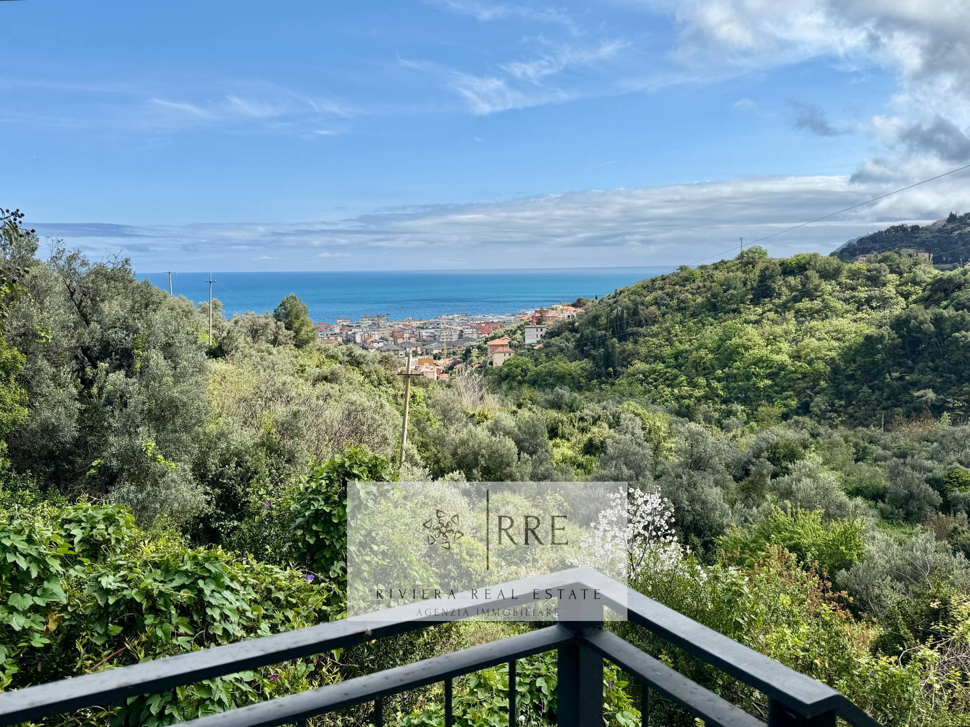 Newly built two-room apartment with sea view for sale in Alassio