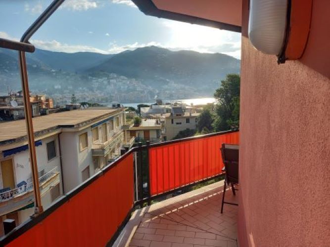 Rif. 1057 Rapallo – Via Vespucci – ATTICO VISTA MARE del Golfo di Rapallo – A due passi dal Porto Turistico e dalle spia