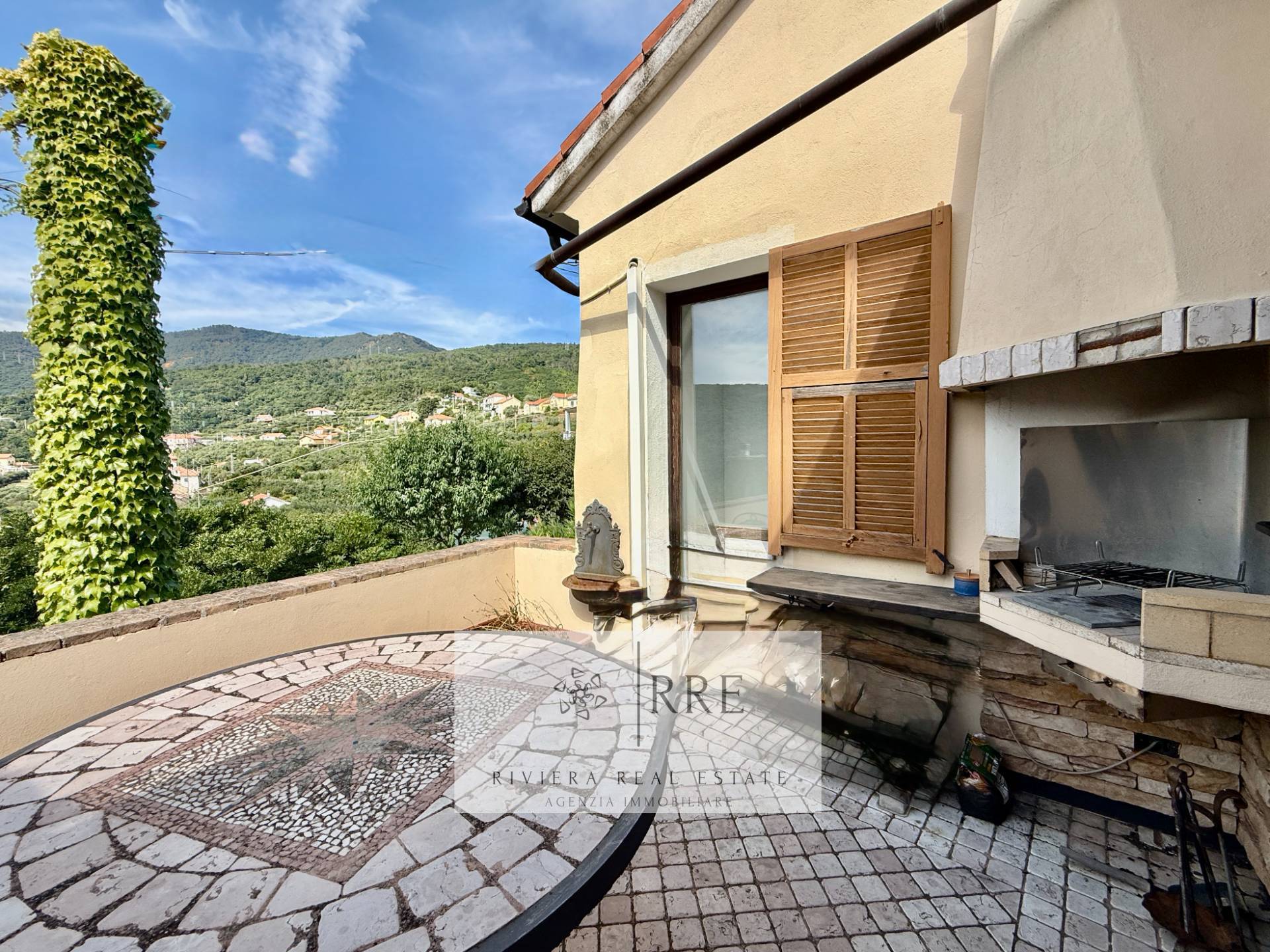 Prestigious historic detached house for sale in Vado