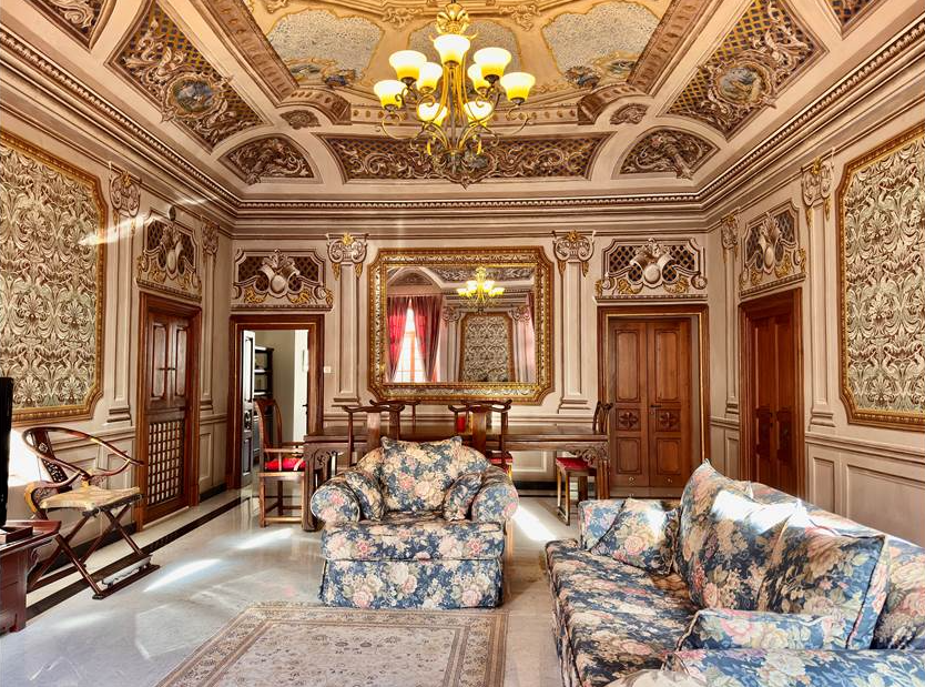 Prestigious period apartment in town centre