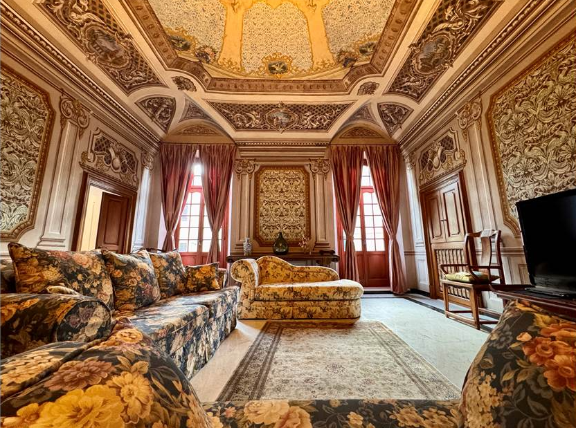 Prestigious period apartment in town centre