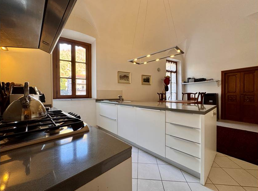 Prestigious period apartment in town centre