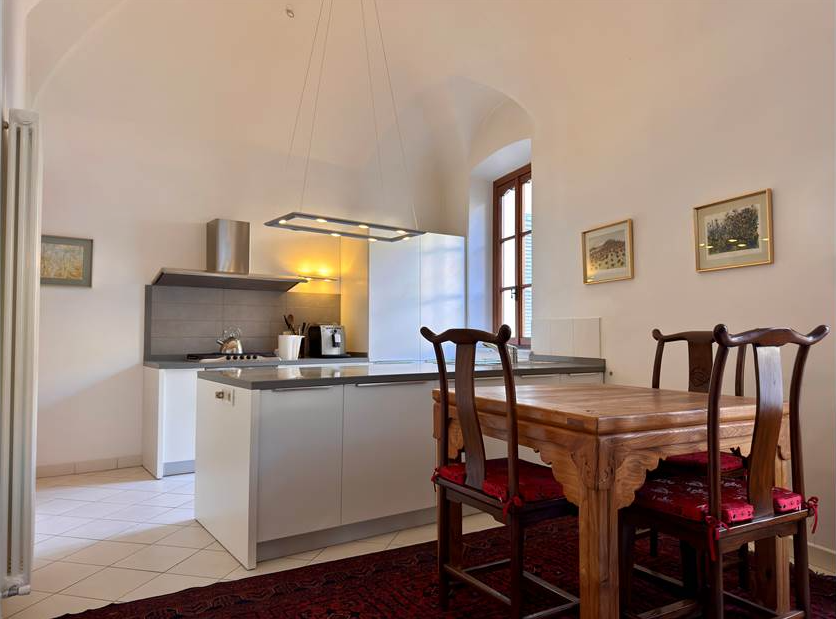 Prestigious period apartment in town centre