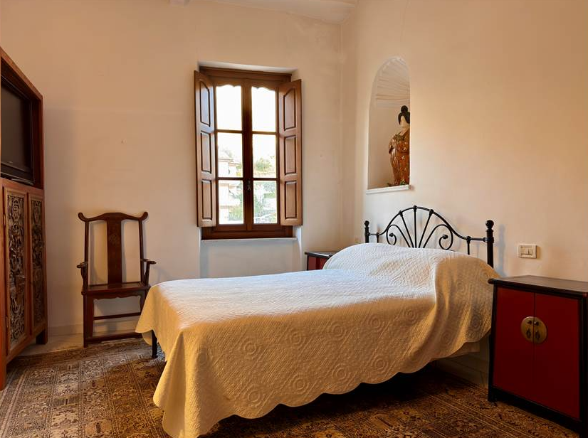 Prestigious period apartment in town centre