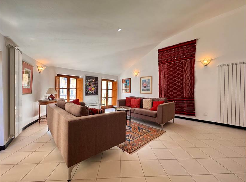 Restored town house with guest apartment and church views