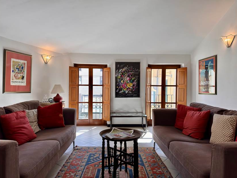 Restored town house with guest apartment and church views