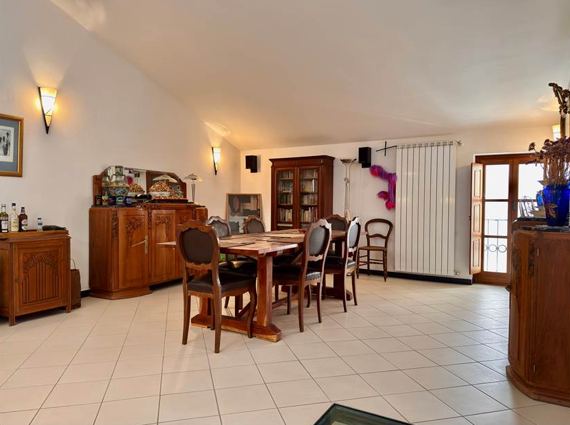 Restored town house with guest apartment and church views