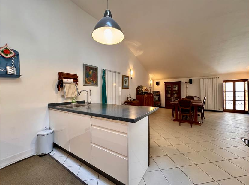 Restored town house with guest apartment and church views