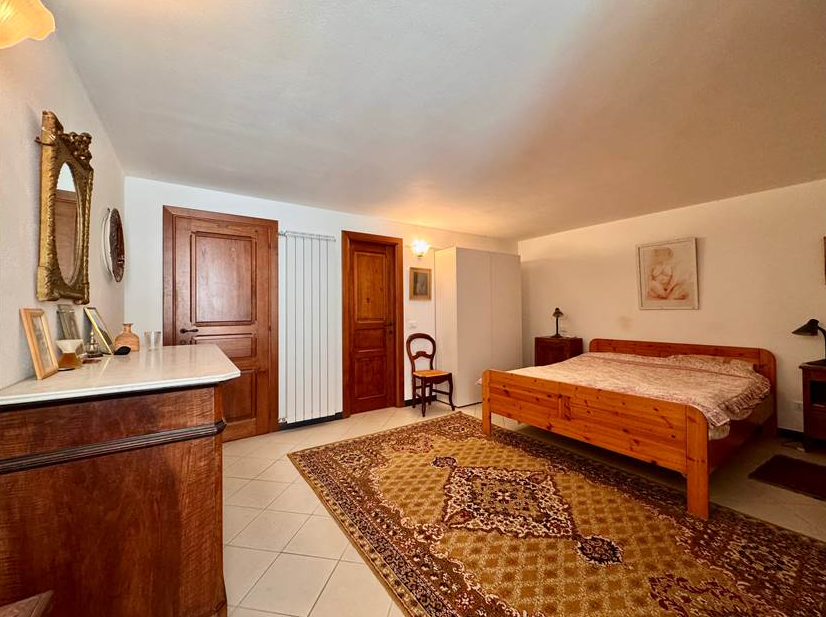 Restored town house with guest apartment and church views