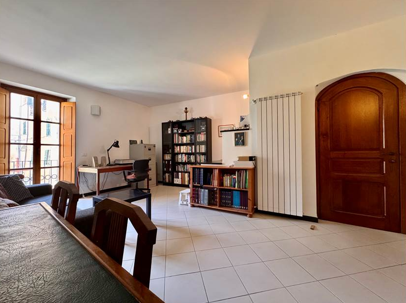Restored town house with guest apartment and church views