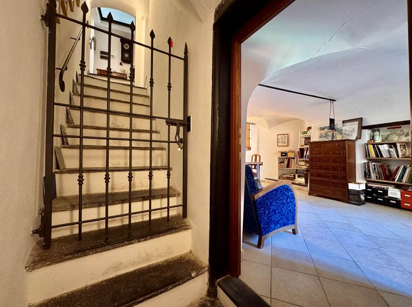 Restored town house with guest apartment and church views