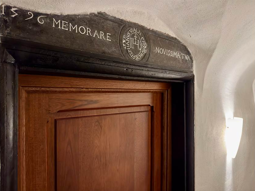 Restored town house with guest apartment and church views