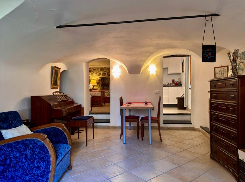 Restored town house with guest apartment and church views