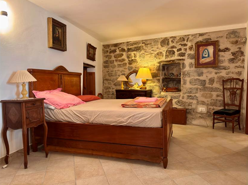 Restored town house with guest apartment and church views