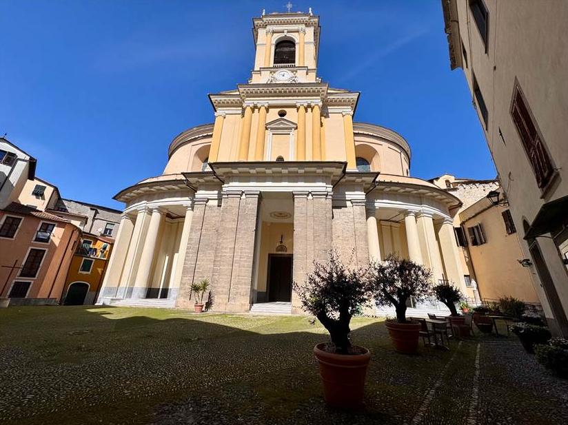 Restored town house with guest apartment and church views
