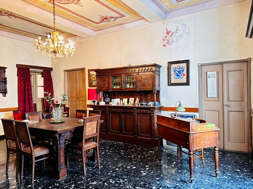 Apartment requiring modernization, featuring original period frescoes