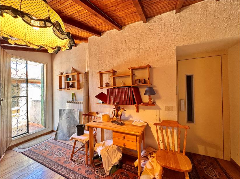 House of 3 apartments, garage, terrace and garden