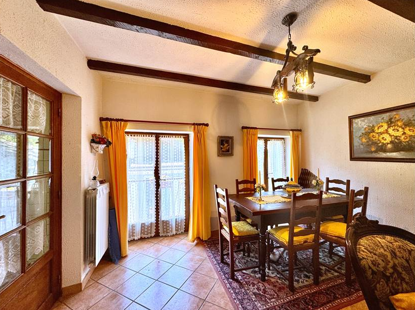 House of 3 apartments, garage, terrace and garden