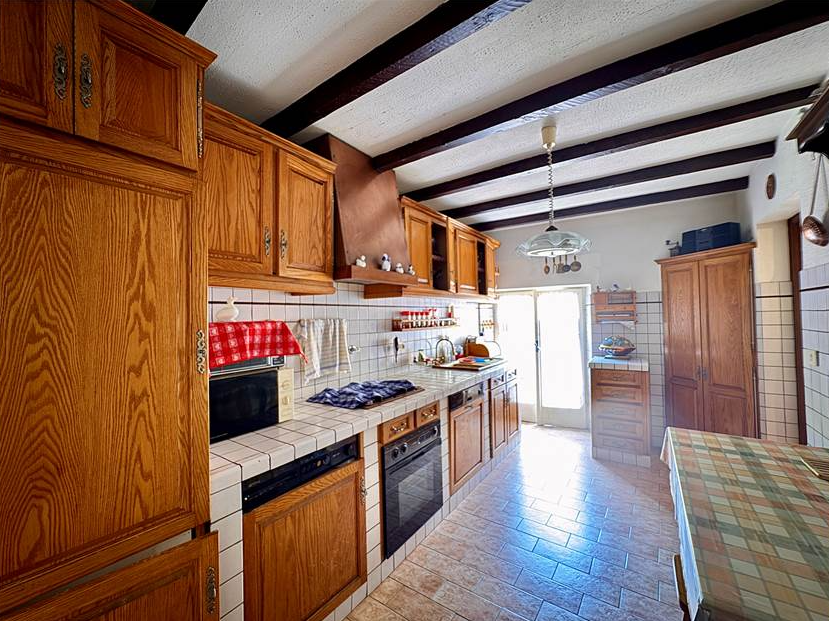 House of 3 apartments, garage, terrace and garden