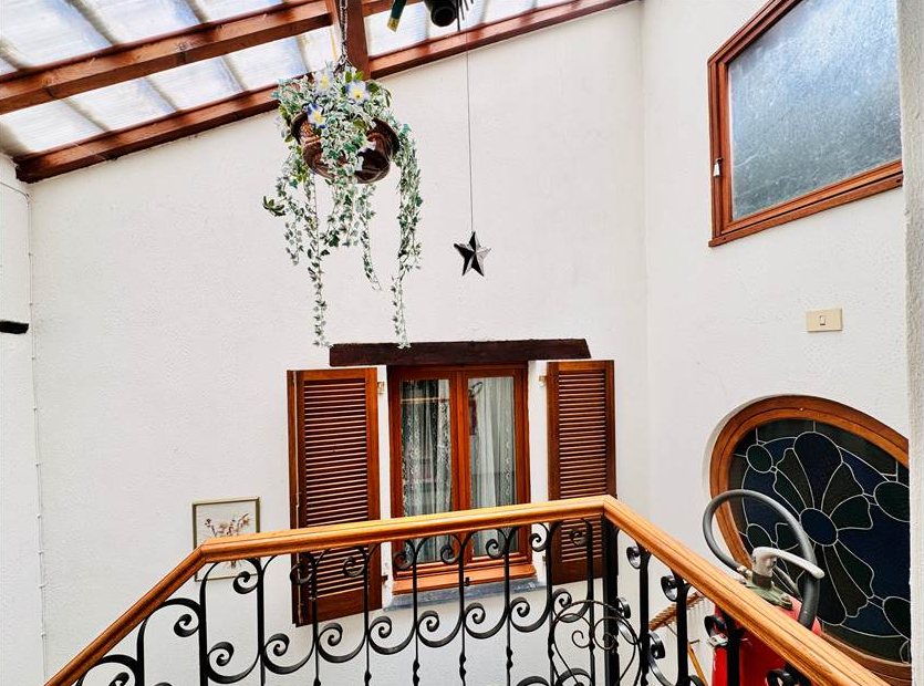 House of 3 apartments, garage, terrace and garden