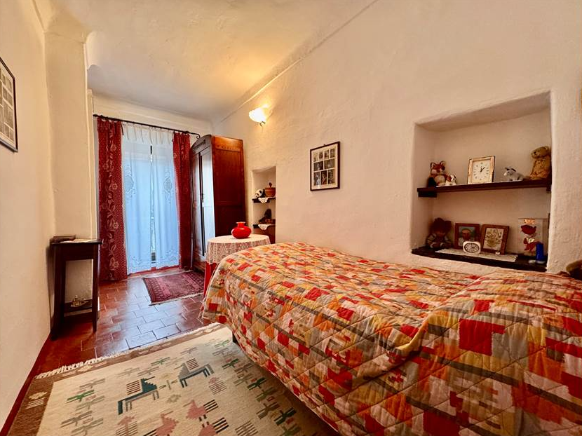 Town house with double terrace and mountain views