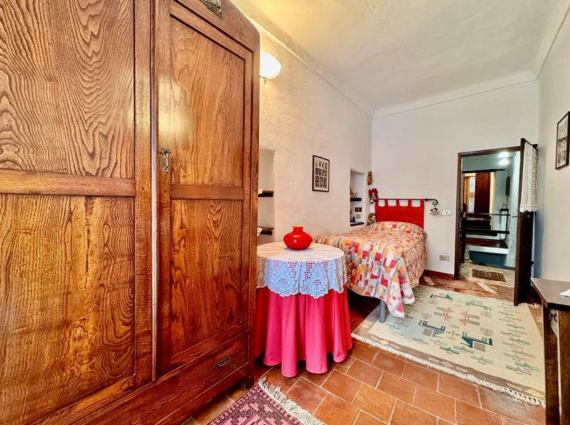 Town house with double terrace and mountain views